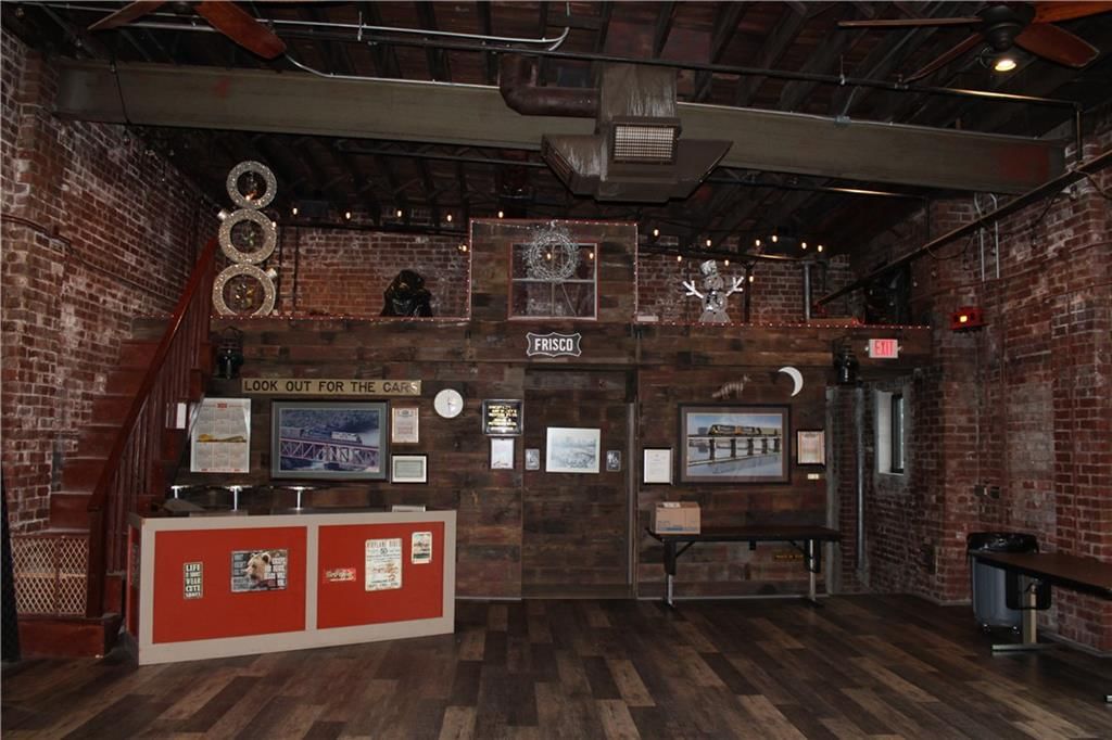 320 N Locust Street — photo 7