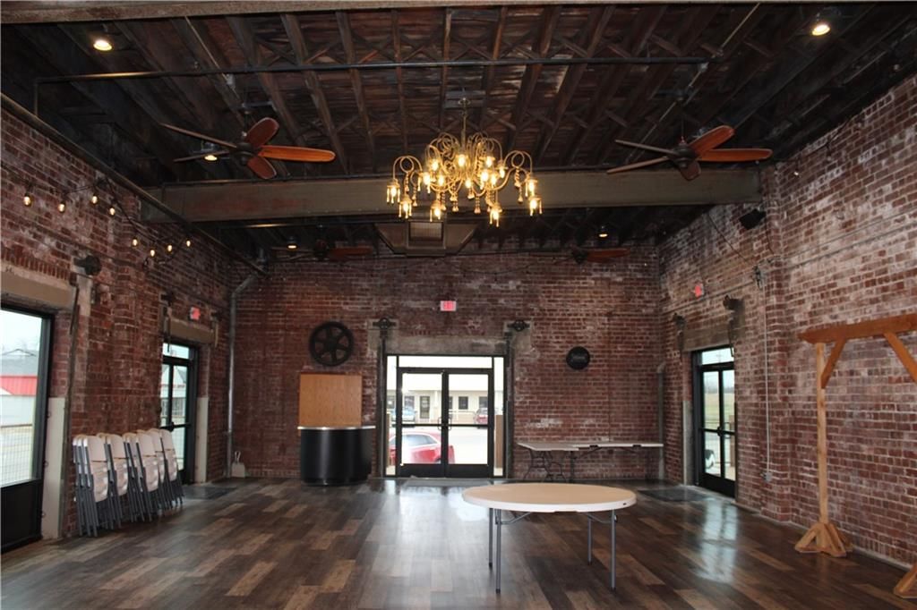 320 N Locust Street — photo 10