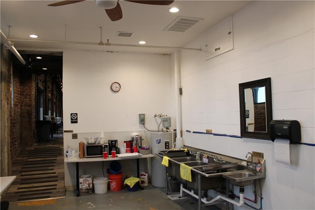 320 N Locust Street — photo 14