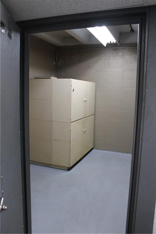 320 N Locust Street — photo 17