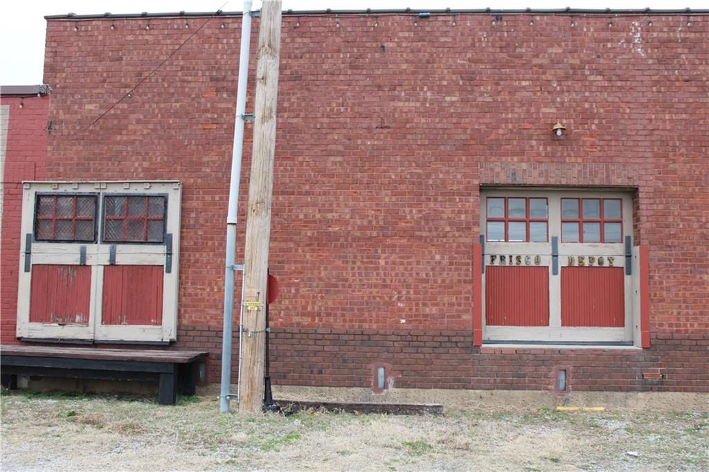 320 N Locust Street — photo 19