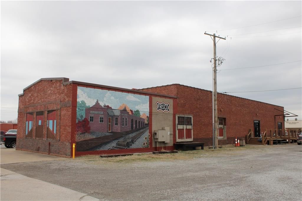 320 N Locust Street — photo 20