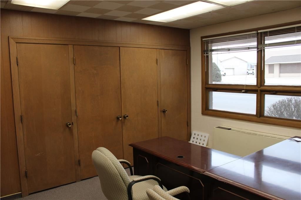 320 N Locust Street — photo 34
