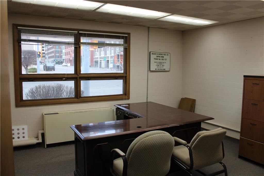 320 N Locust Street — photo 35