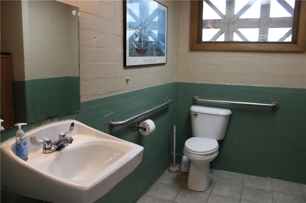320 N Locust Street — photo 38