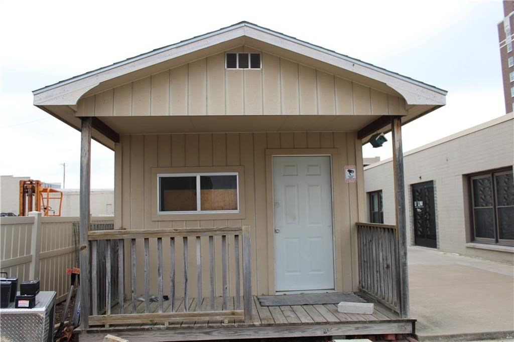 320 N Locust Street — photo 44