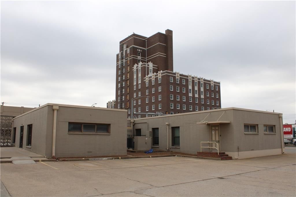 320 N Locust Street — photo 47