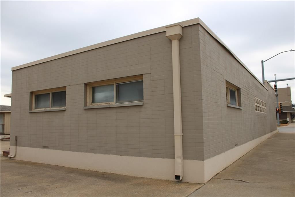 320 N Locust Street — photo 48