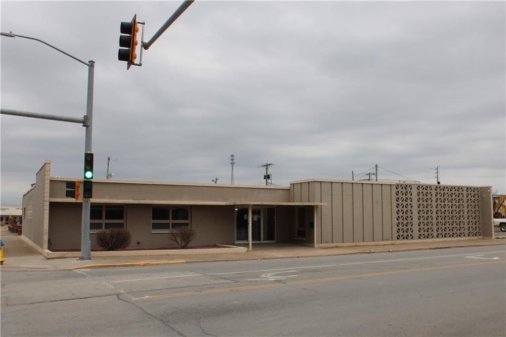320 N Locust Street — photo 49