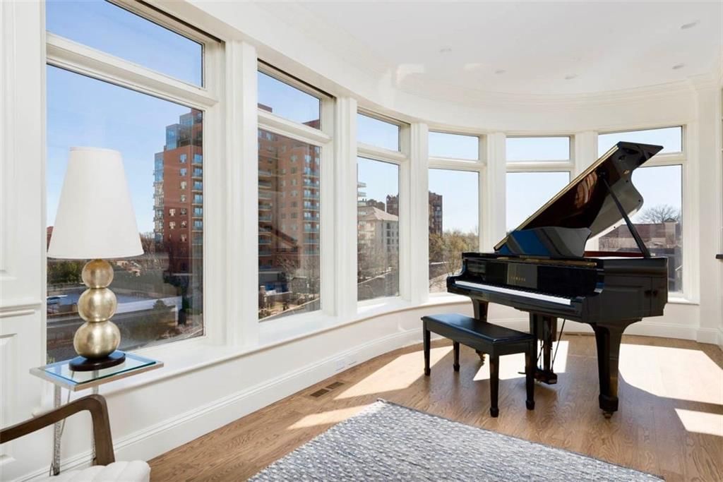 400 W 49th Terrace — photo 8