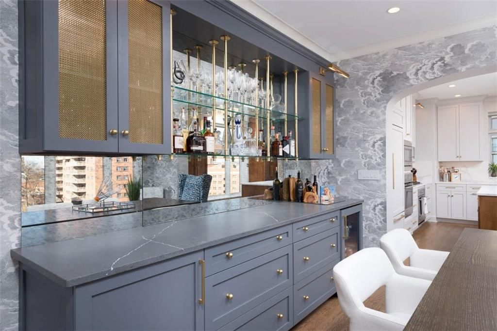 400 W 49th Terrace — photo 11
