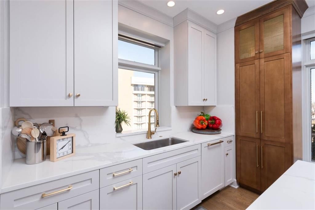 400 W 49th Terrace — photo 13