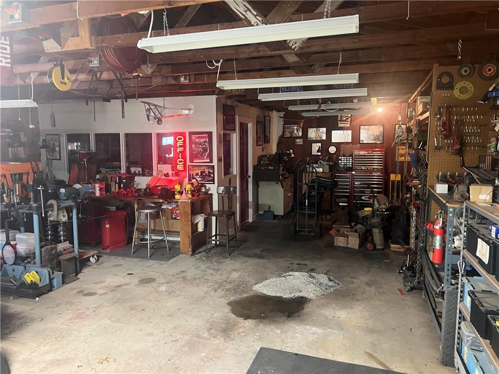 709 N Montgomery Street — photo 10