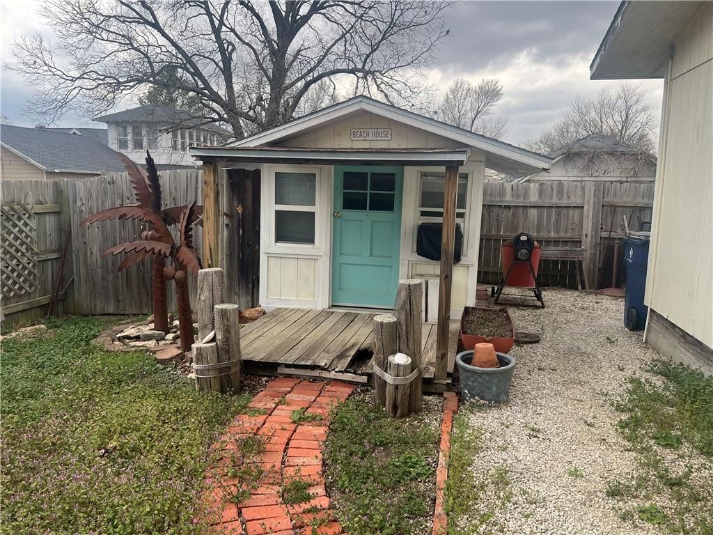 709 N Montgomery Street — photo 14