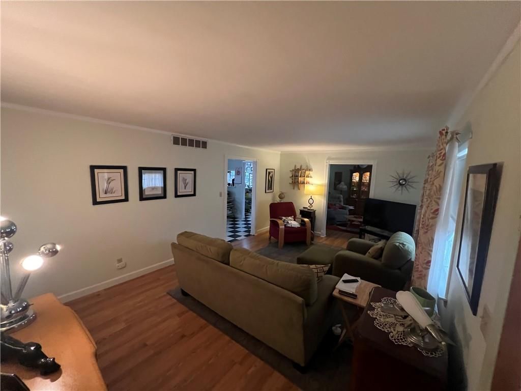 709 N Montgomery Street — photo 32