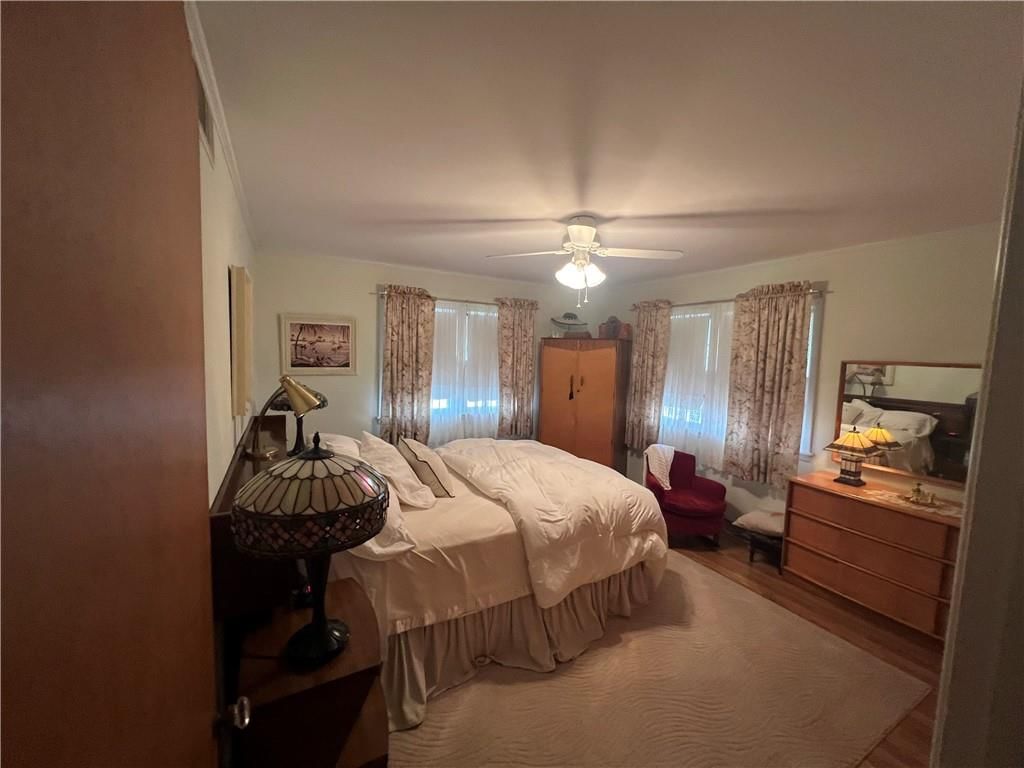 709 N Montgomery Street — photo 33