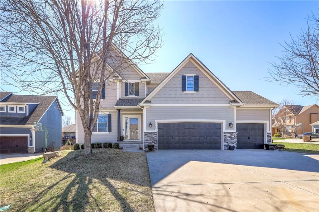 1305 ASHDOWN Circle, Raymore, MO