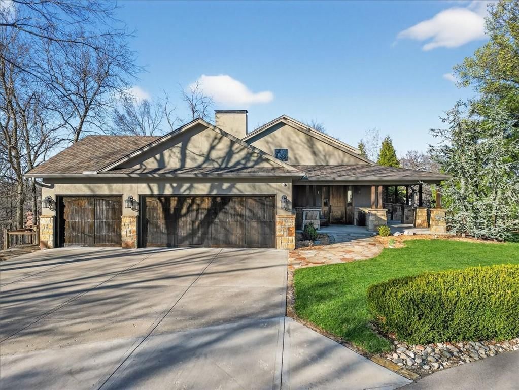 235 Hillcrest Road W, Lake Quivira, KS