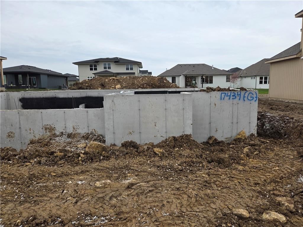 17434 W 169th Place, Olathe, KS: listing photo 3