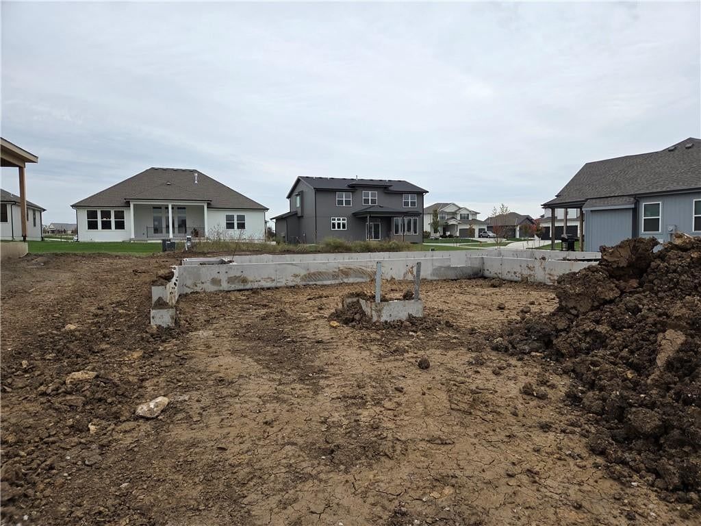17410 W 169th Place, Olathe, KS: listing photo 3