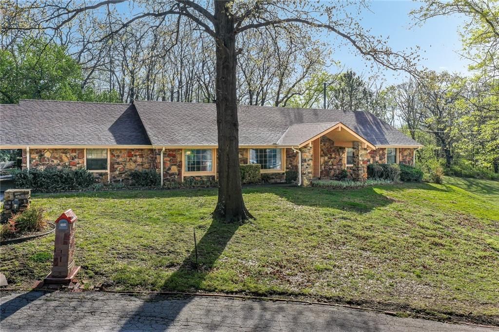 1301 Crestwood Drive, Coffeyville, KS