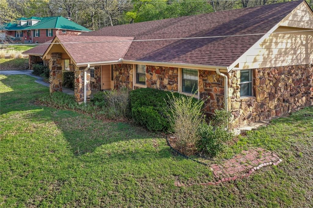 1301 Crestwood Drive — photo 3