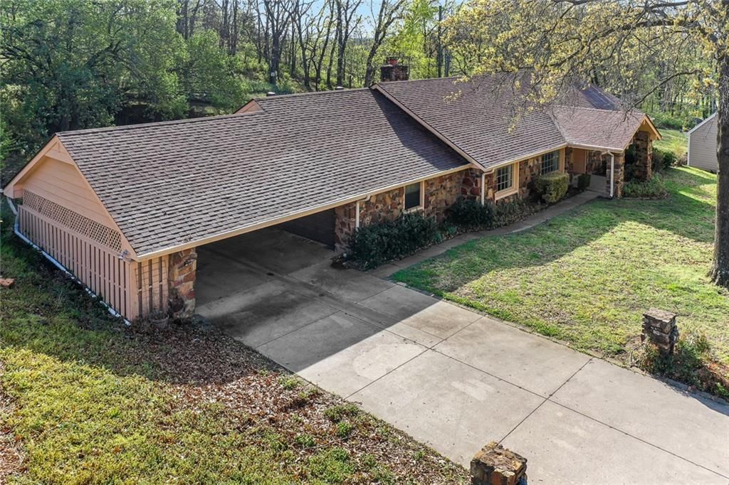 1301 Crestwood Drive — photo 4