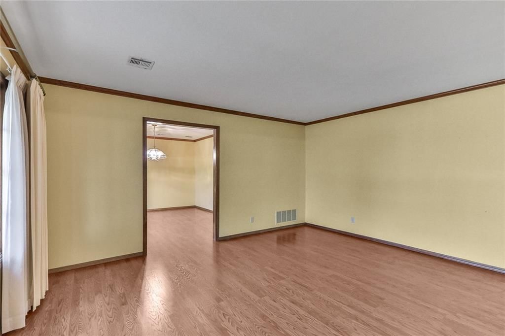 1301 Crestwood Drive — photo 9