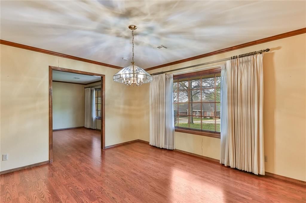1301 Crestwood Drive — photo 10