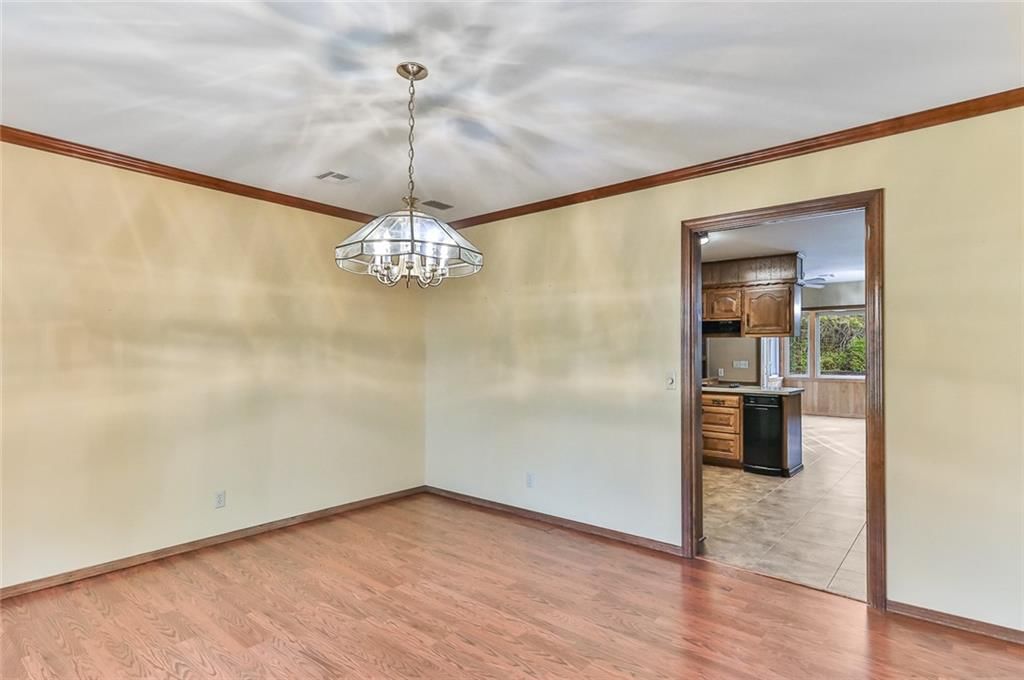 1301 Crestwood Drive — photo 11