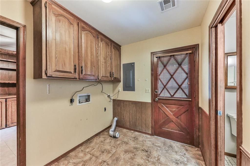 1301 Crestwood Drive — photo 17