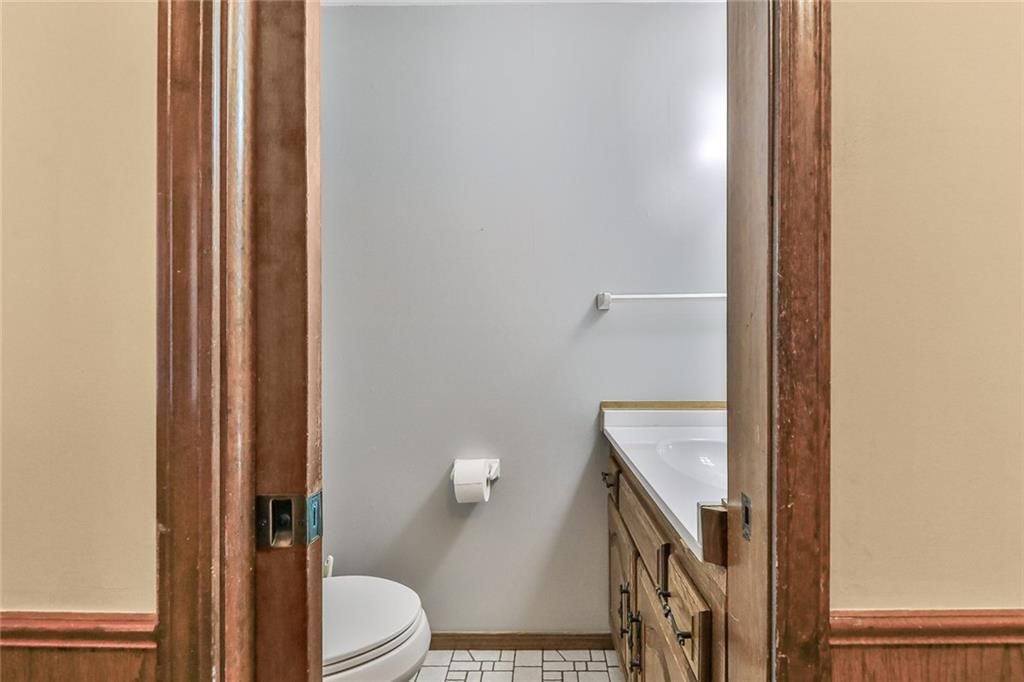 1301 Crestwood Drive — photo 18