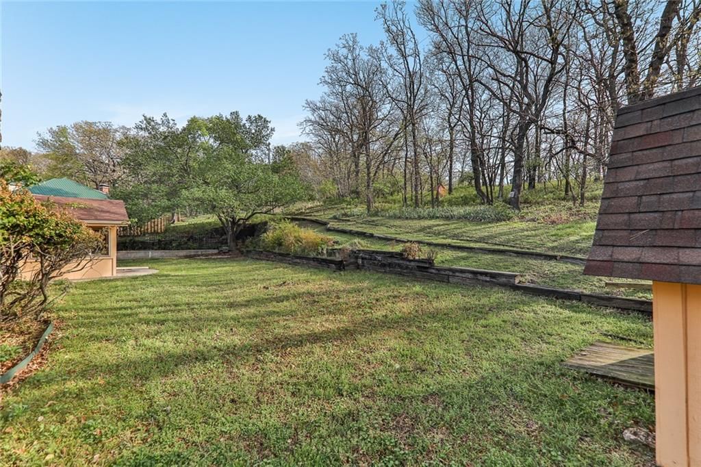 1301 Crestwood Drive — photo 40