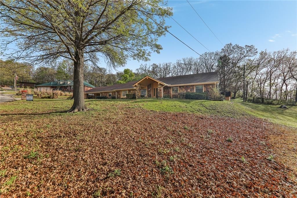 1301 Crestwood Drive — photo 41