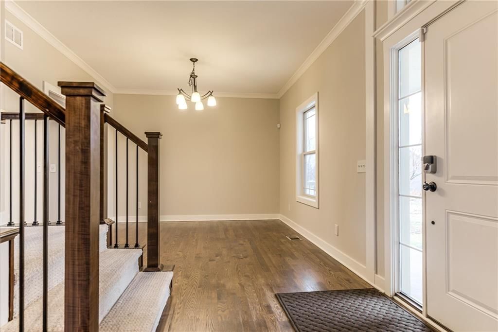 9735 N Elm Street — photo 6