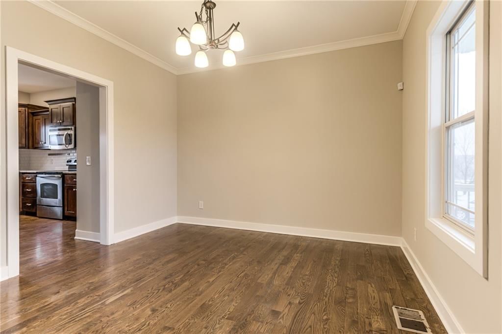 9735 N Elm Street — photo 7
