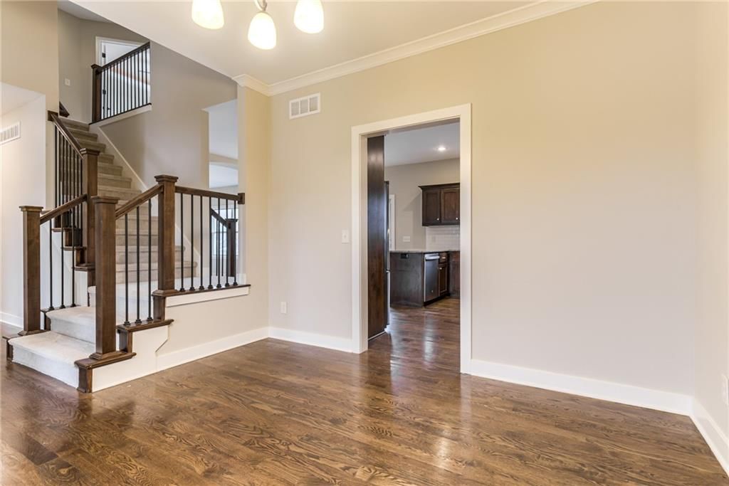 9735 N Elm Street — photo 8