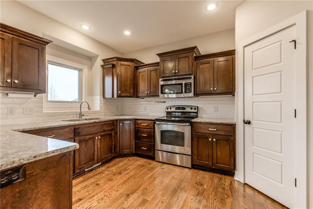 9735 N Elm Street — photo 10