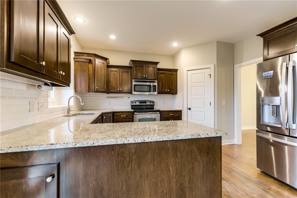 9735 N Elm Street — photo 13