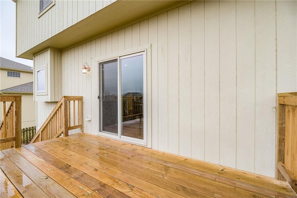 9735 N Elm Street — photo 15