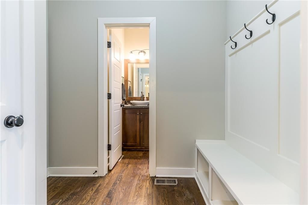 9735 N Elm Street — photo 22