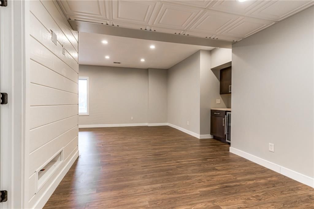 9735 N Elm Street — photo 44