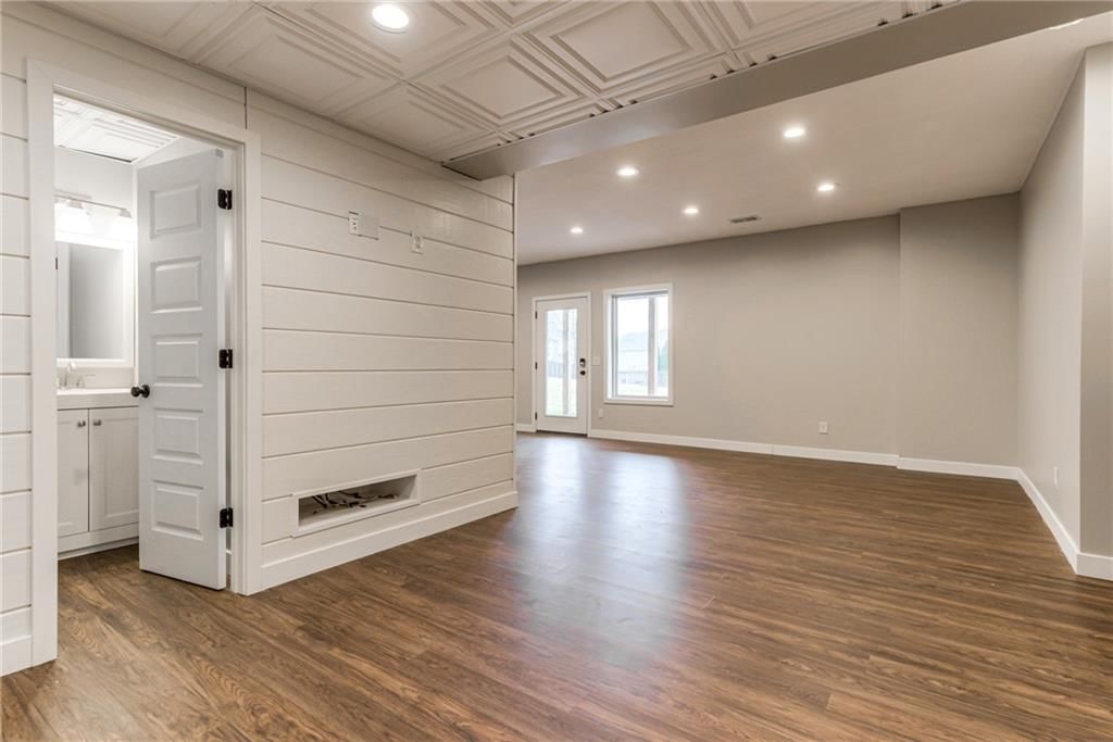 9735 N Elm Street — photo 45