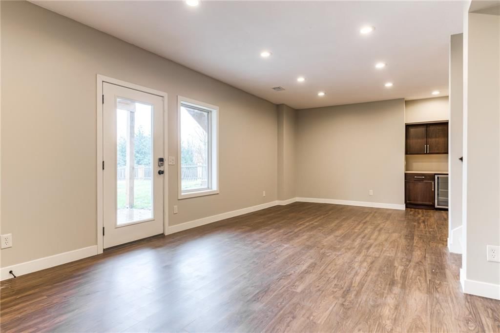 9735 N Elm Street — photo 47