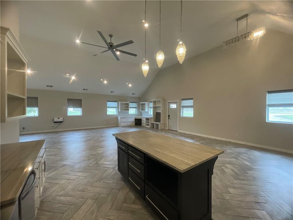 585 NW 500 Road — photo 8