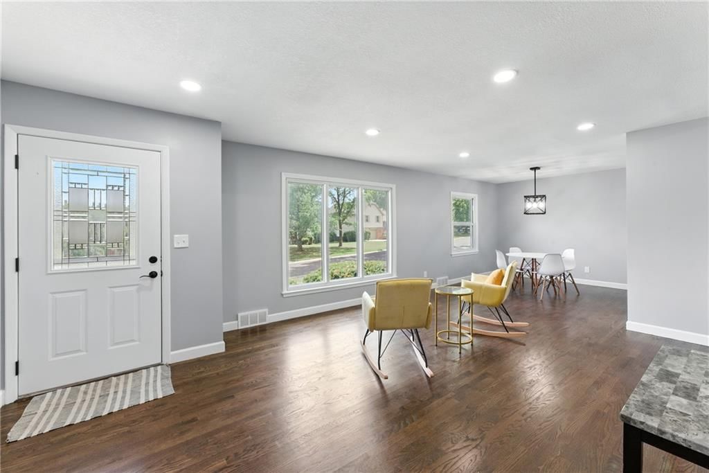 9916 Floyd Street — photo 3
