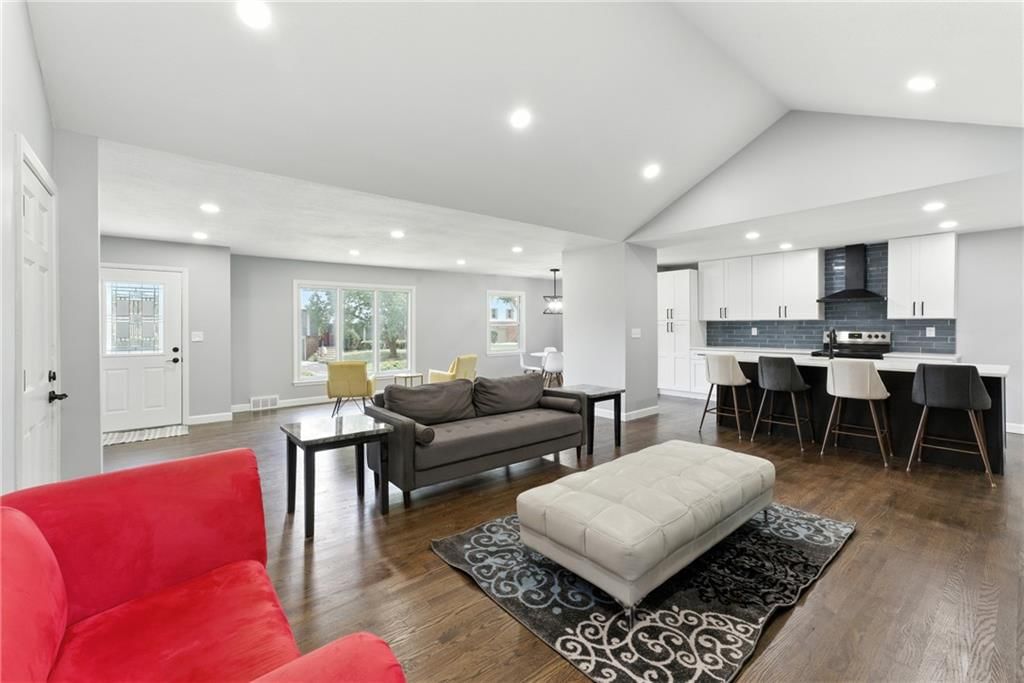 9916 Floyd Street — photo 9