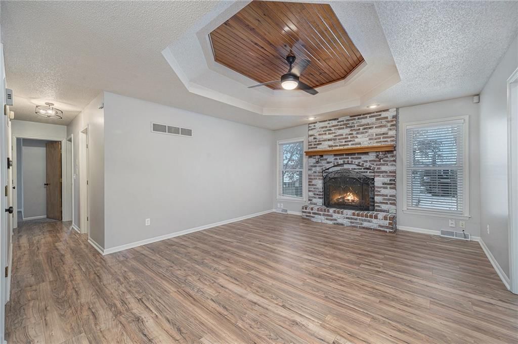 6410 NW Hilldale Drive — photo 2