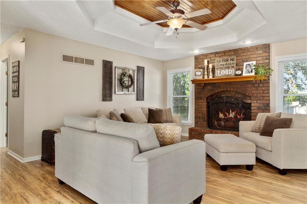 6410 NW Hilldale Drive — photo 3