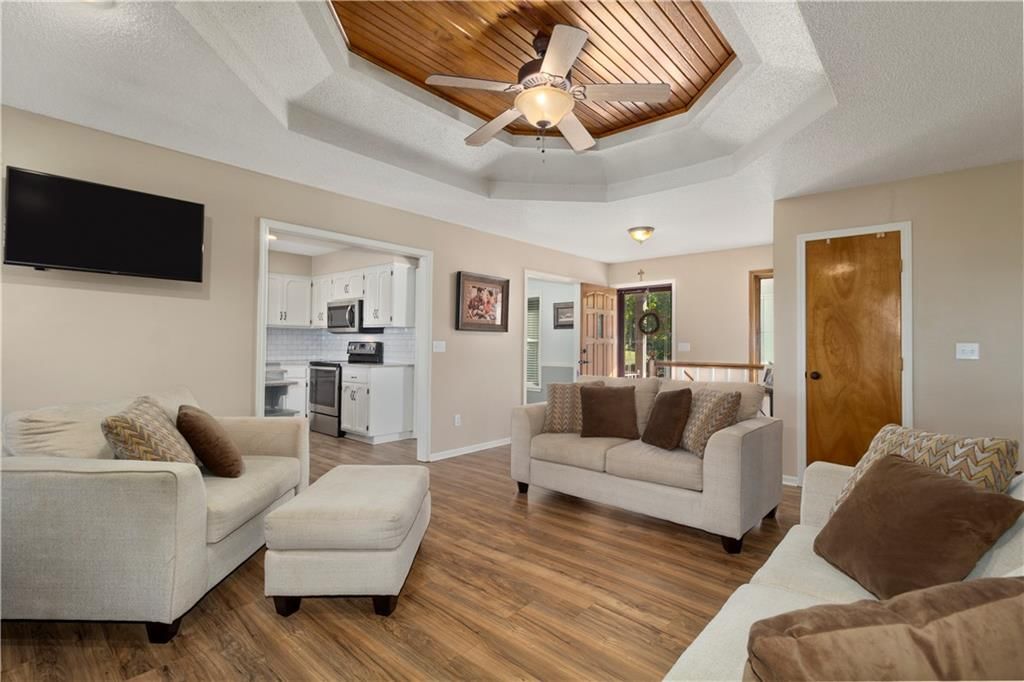 6410 NW Hilldale Drive — photo 4